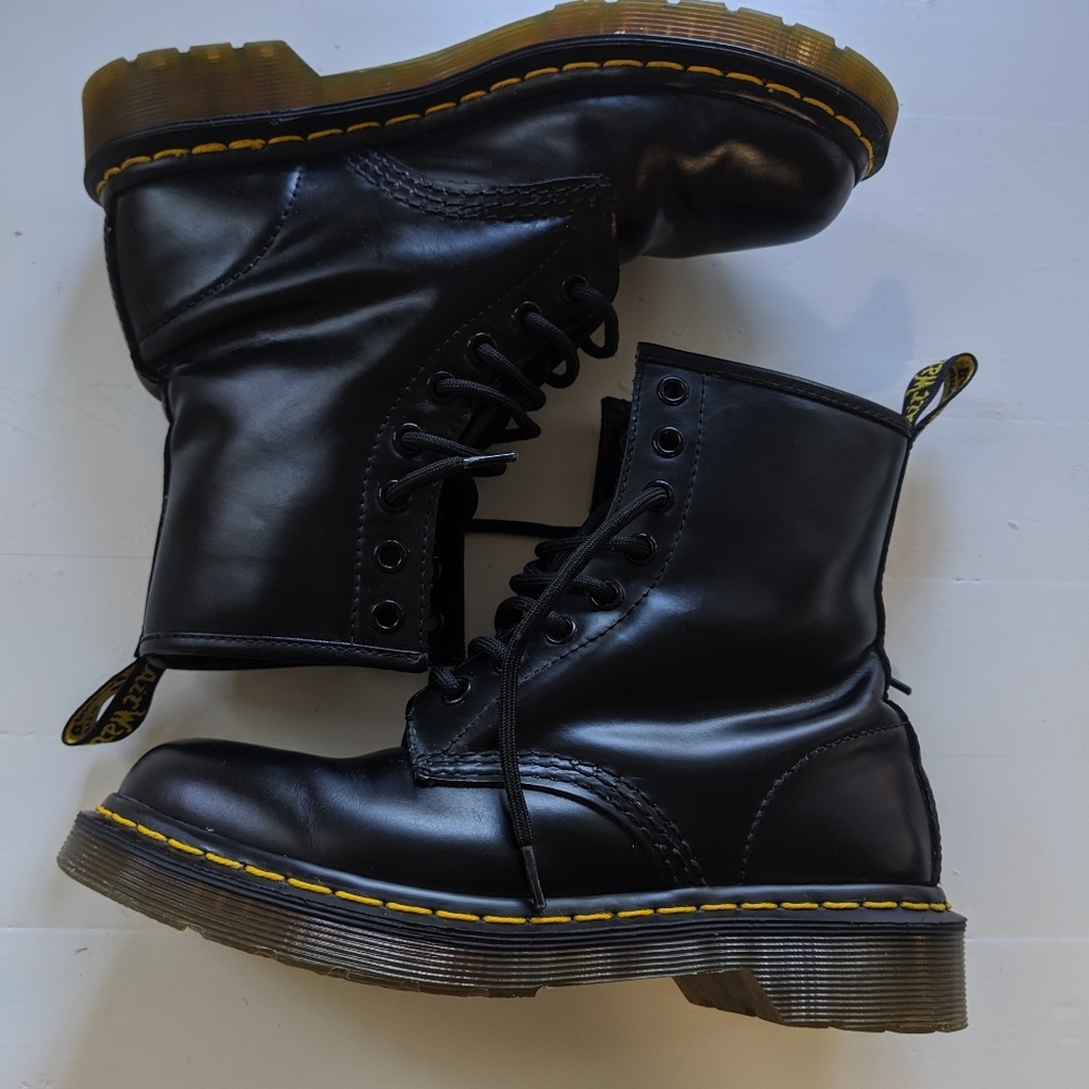 Women's Dr. Martens Classic 1460 Boot sz 6